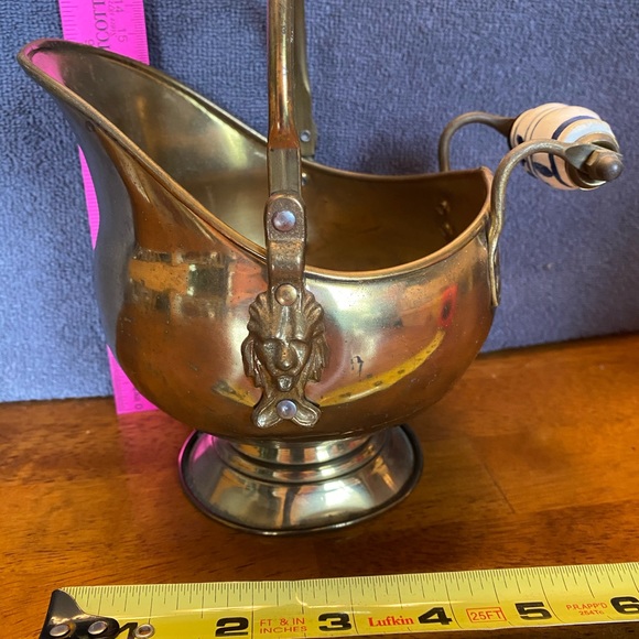 **SOLD**SOLD**SOLD**SOLD**Vintage brass coal ash scuttle, fireplace bucket - Picture 10 of 11
